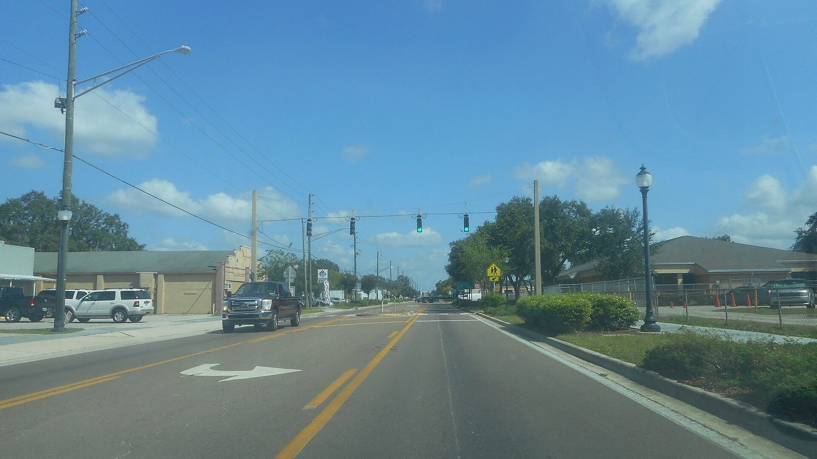 A pedestrian crosswalk signal on a Florida state road